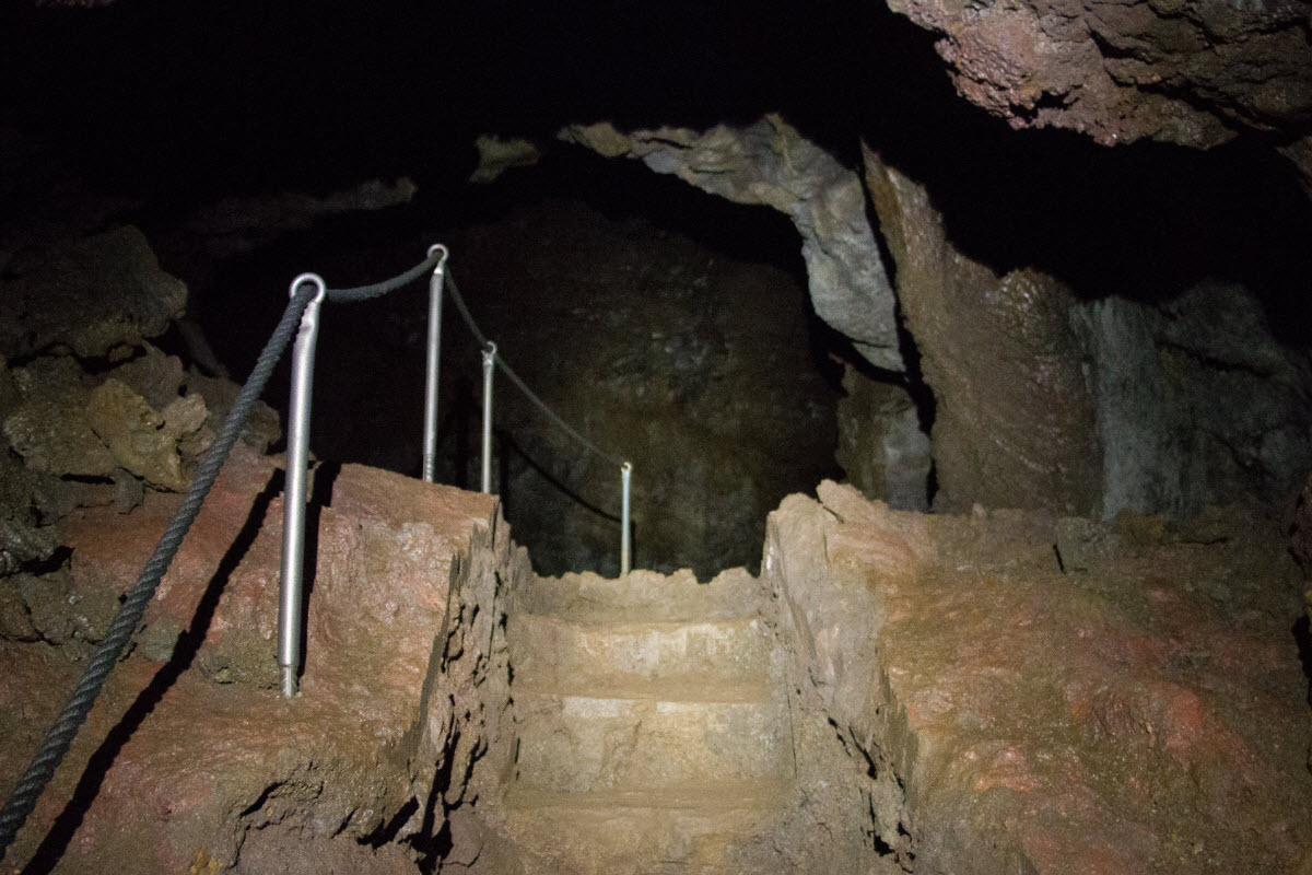 Vatnshellir cave